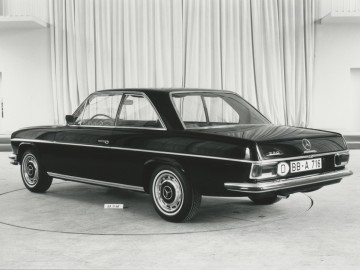 Mercedes W 114 &ndash; Styl i elegancja